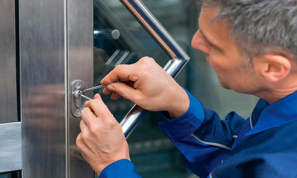Servicio de cerrajería en general